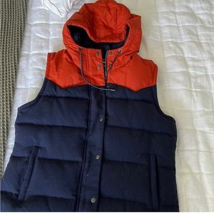 Patagonia NEW never worn puffy vest with hood